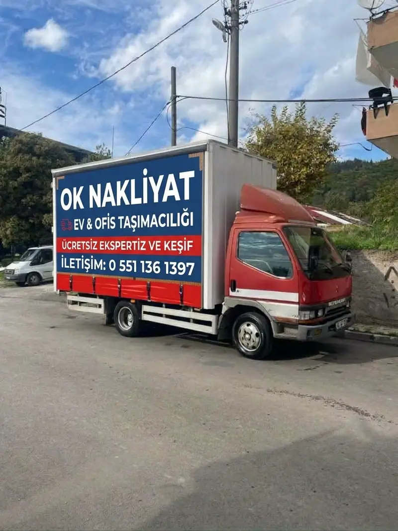 OK Nakliyat yazılı kapalı kasa nakliye kamyonu